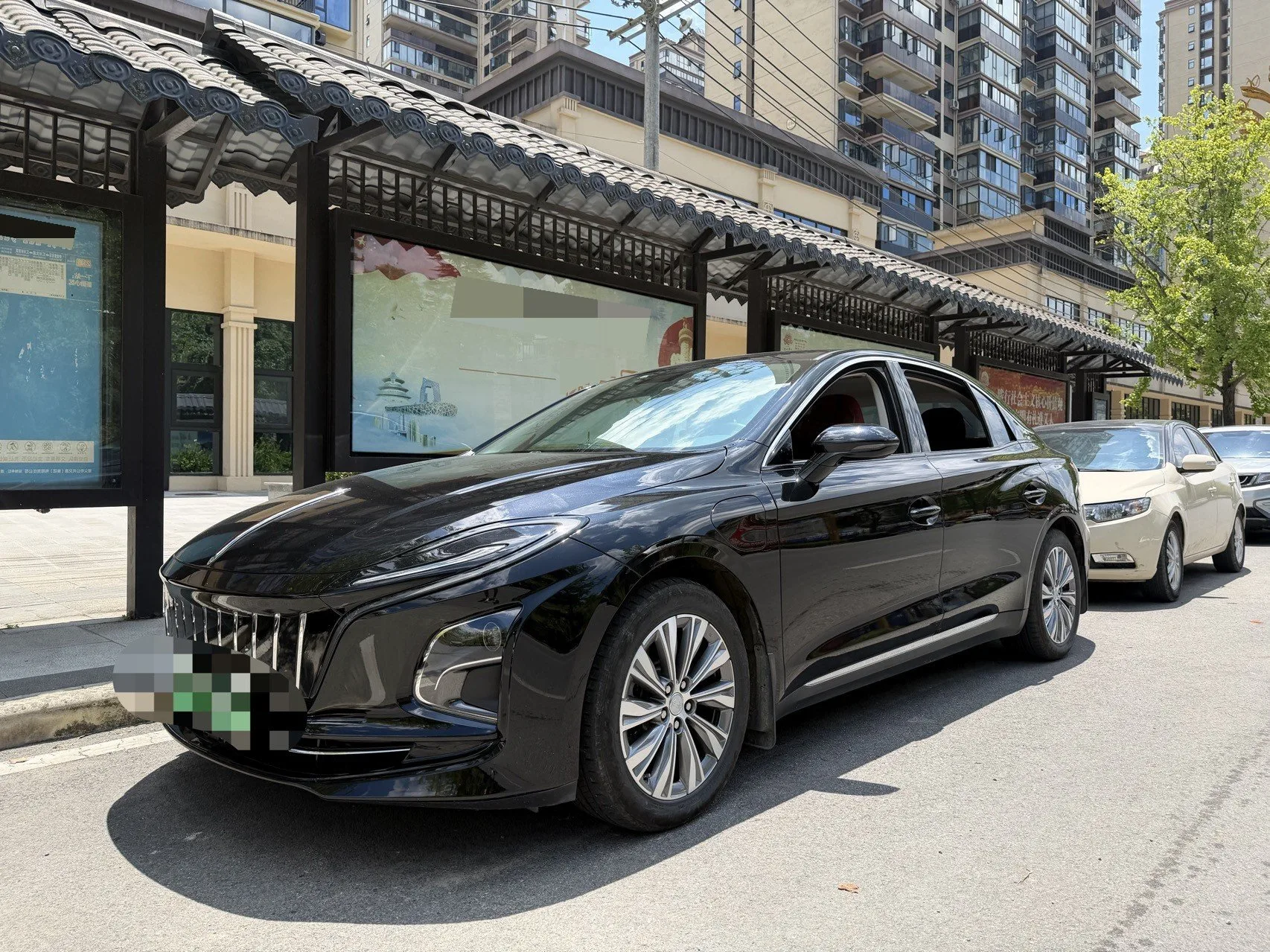Hongqi E-QM5 2024 450km Travel Edition