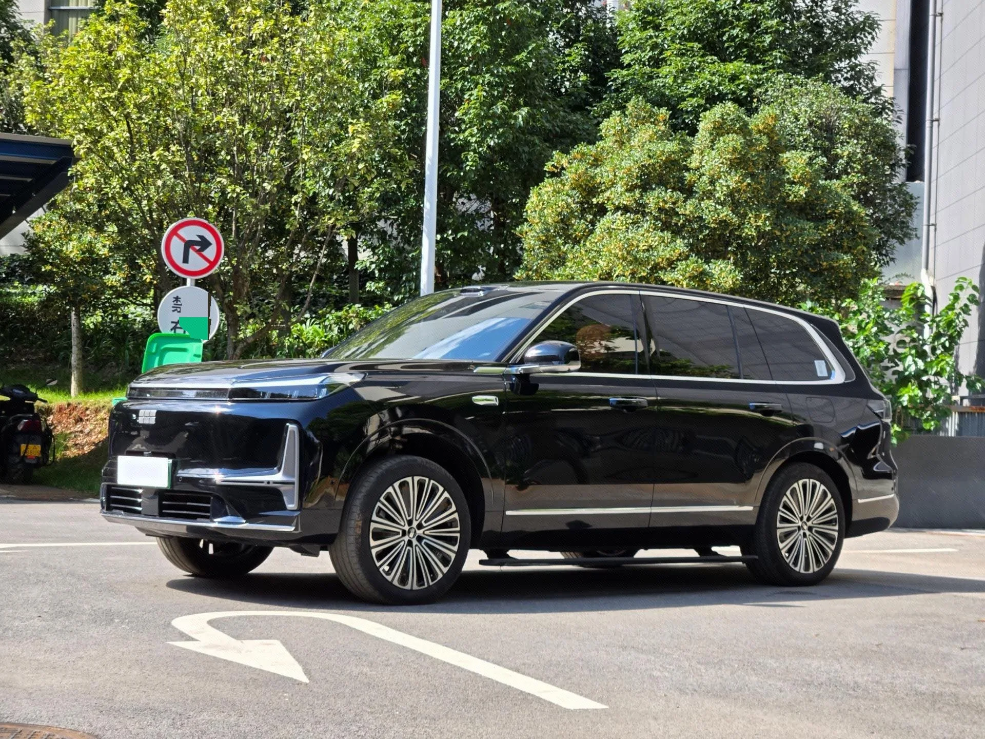Geely Galaxy 2025 M9 1.5T 210km/h 4WD Navigator Edition Automatic Transmission
