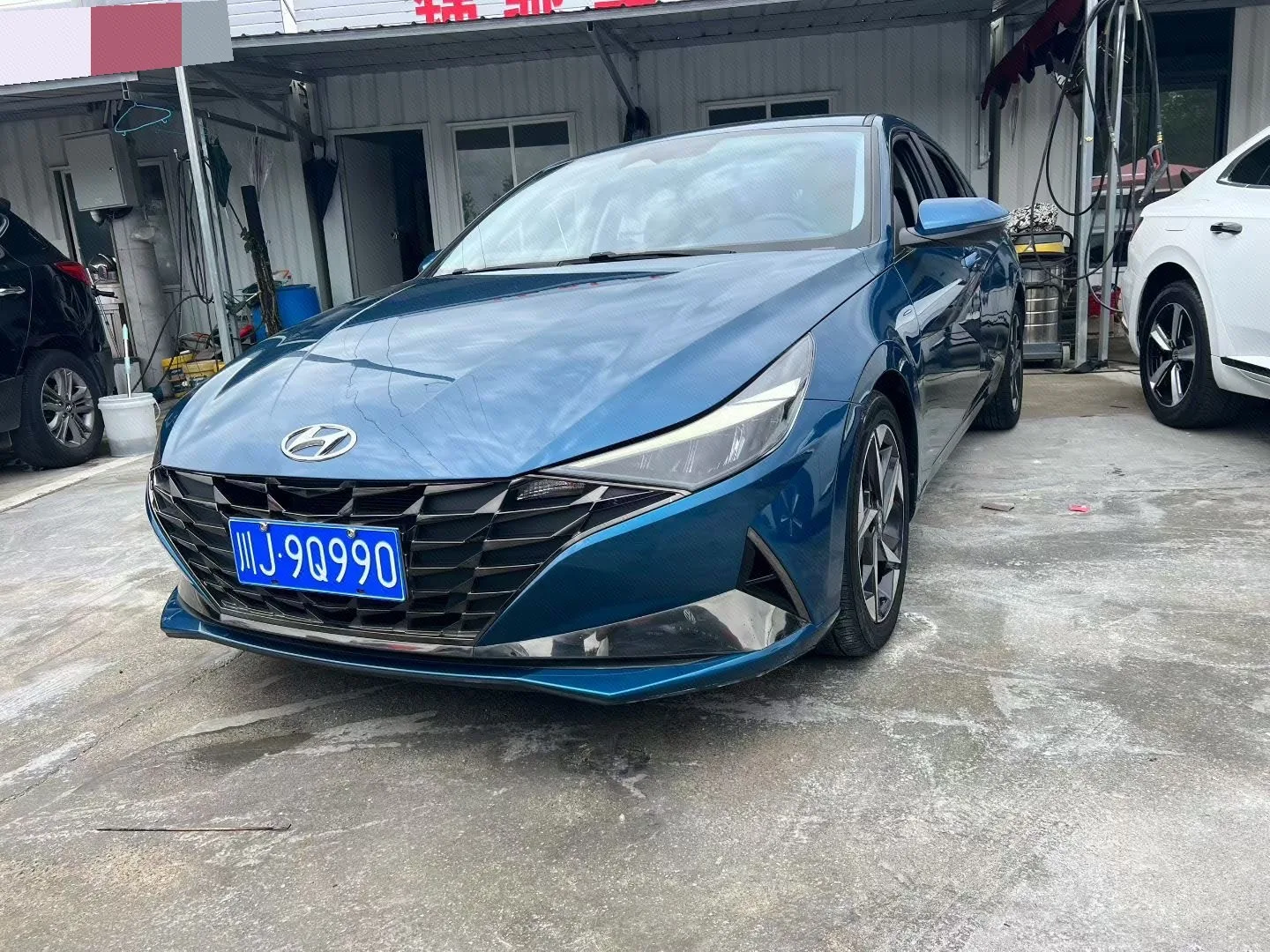 Hyundai Elantra 2022 1.5L CVT LUX Premium Edition