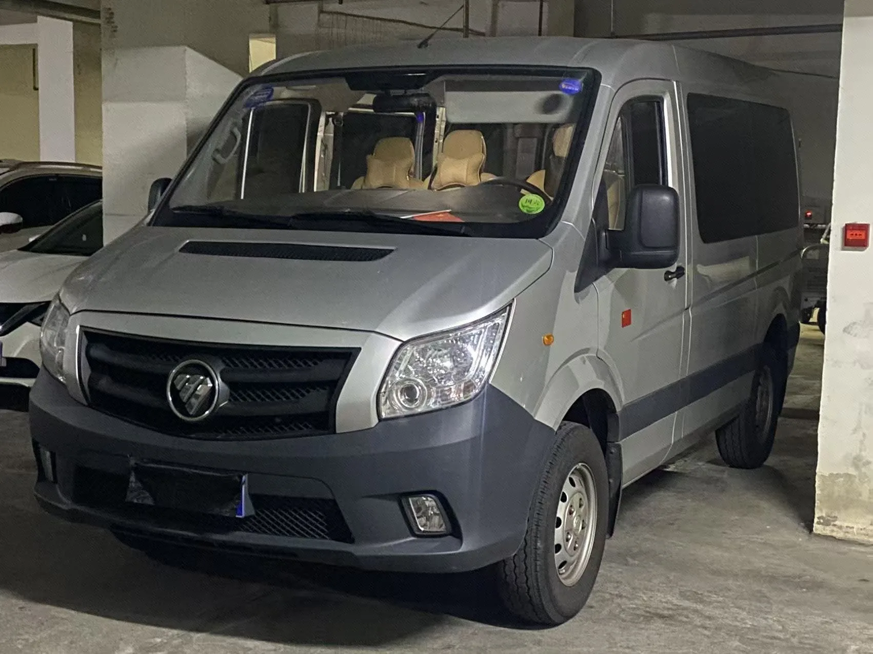 Foton 2022 Tuyao 2.0T Tongtu Multi-Purpose Short-Wheelbase Low-Roof Rear Single Tire 5/6/9-Seater Manual Transmission