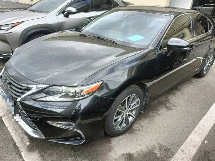 2015 Lexus ES 300h Luxury Edition