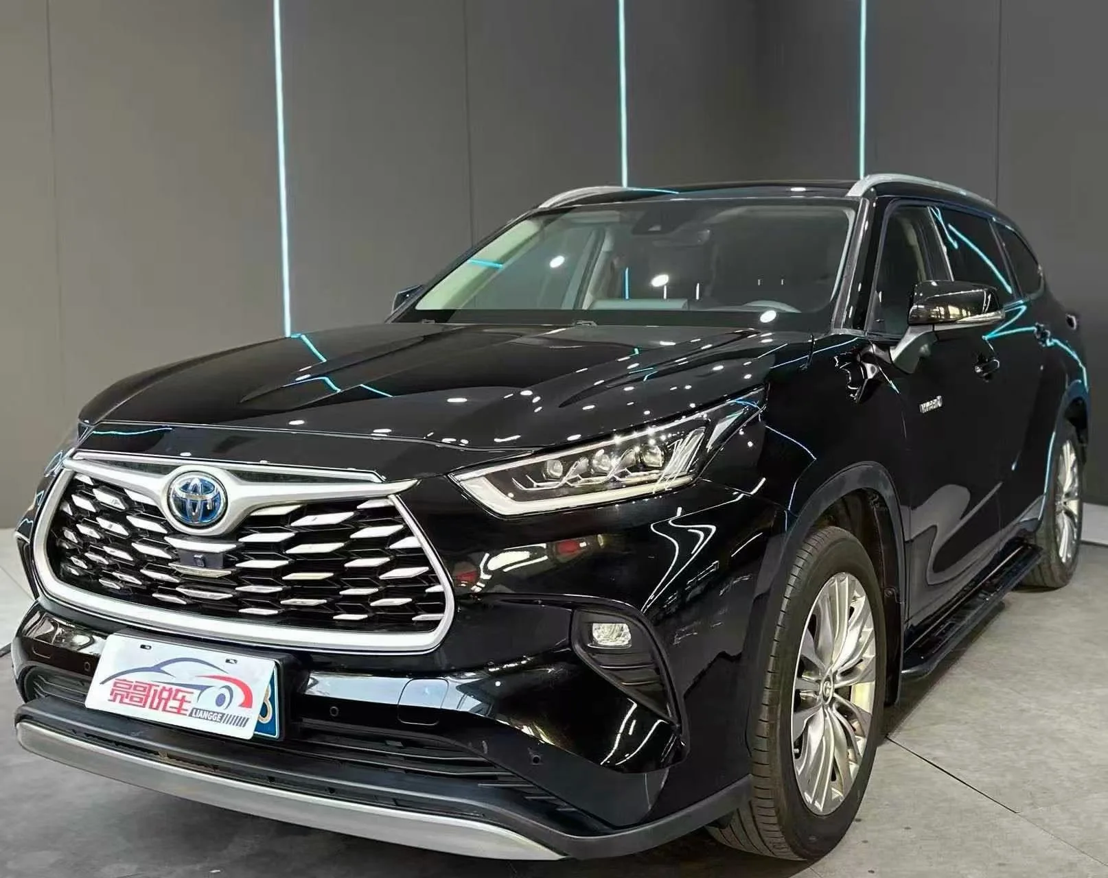 2022 Toyota Highlander Hybrid 2.5L AWD Premium 7-Seater