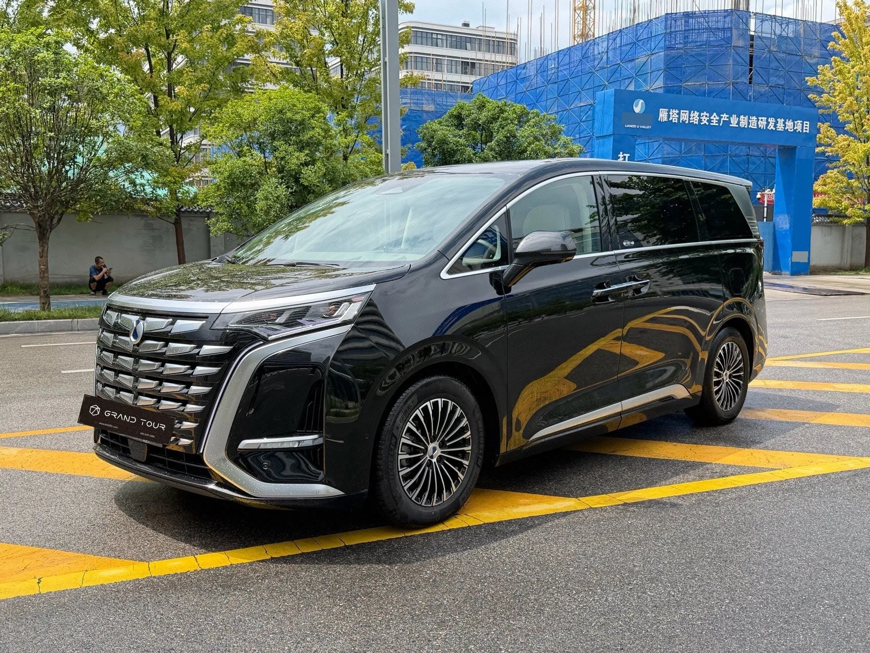 Denza D9 2022 DM-i 970 AWD Flagship Edition