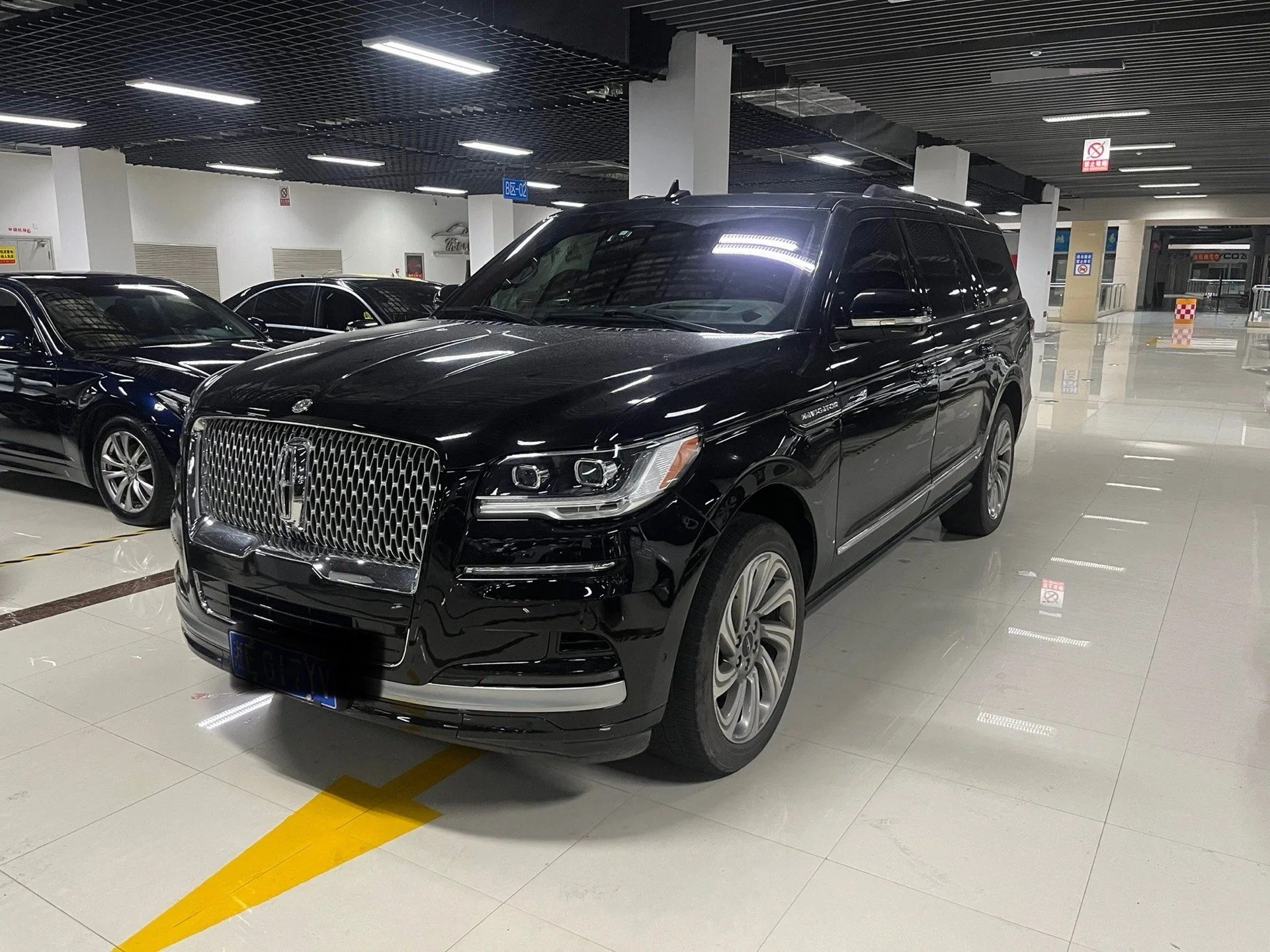 2022 Navigator 3.5T Prestige Edition