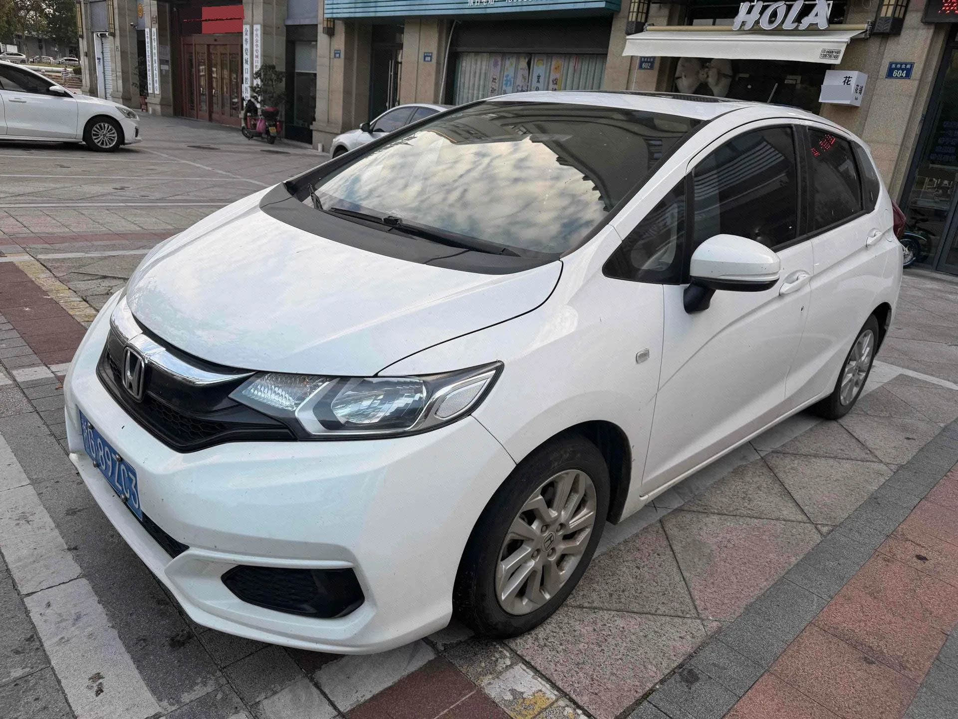 Honda Fit 2018 1.5L CVT Comfort Sunroof Edition