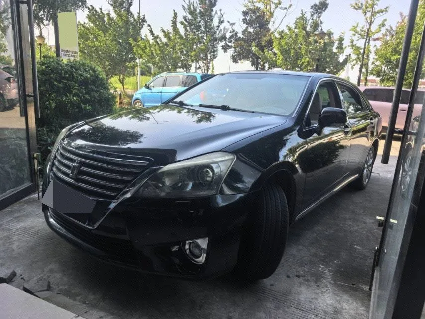Crown 2012 2.5L Royal Navigation Edition