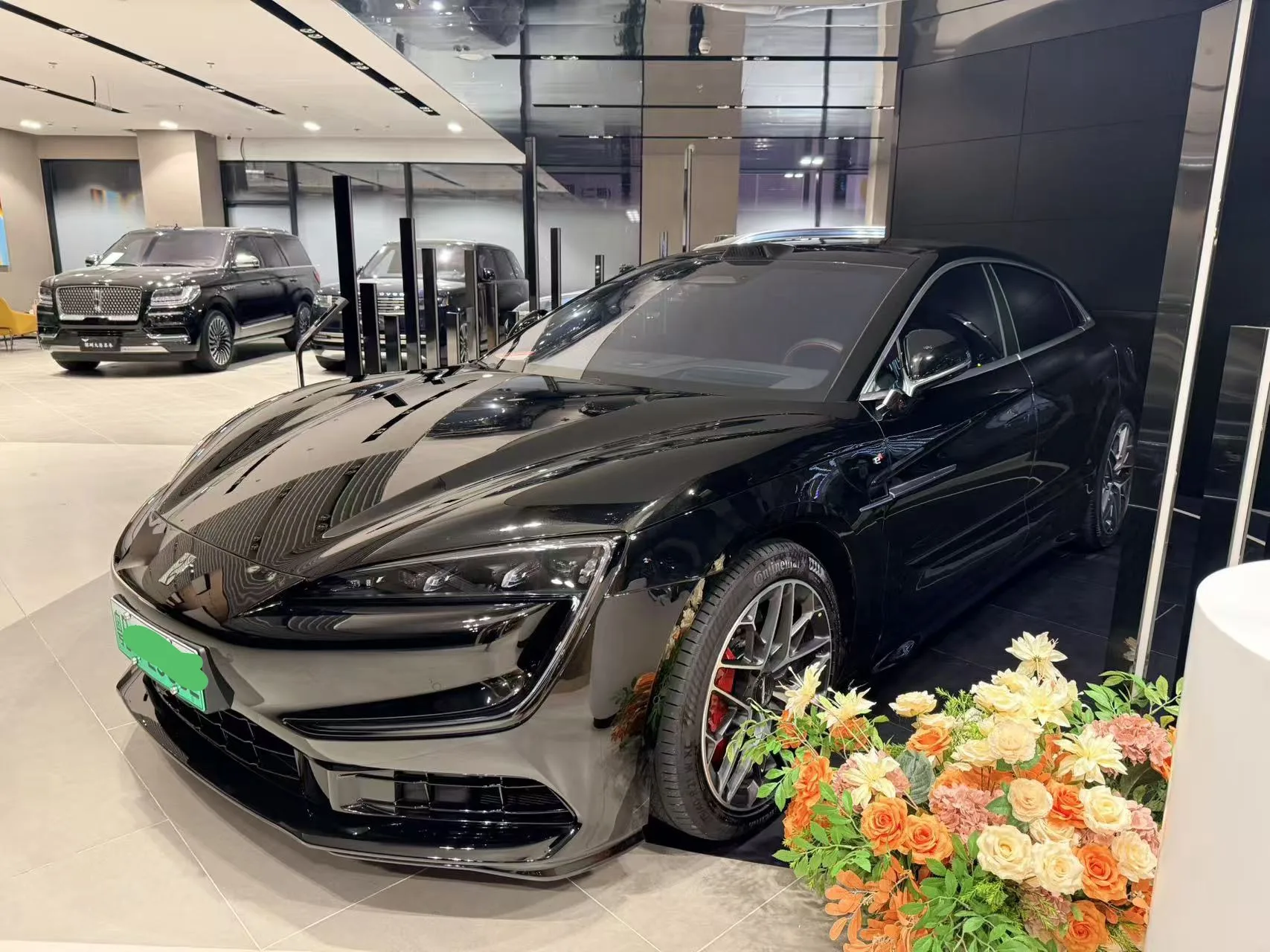 Looking up at the 2025 U7 PHEV 2.0T CVT Luxury 5-seater Automatic