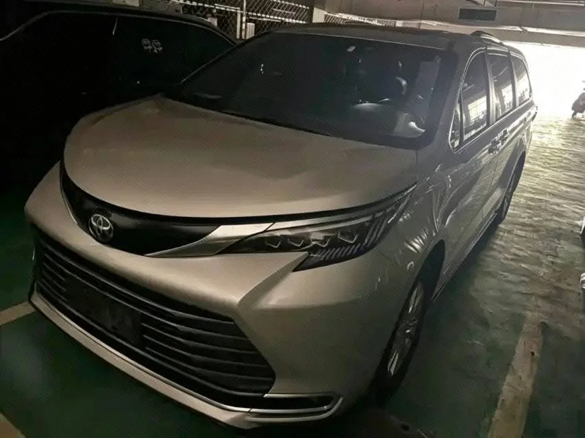 2021 Sienna 2.5L Hybrid Platinum Edition
