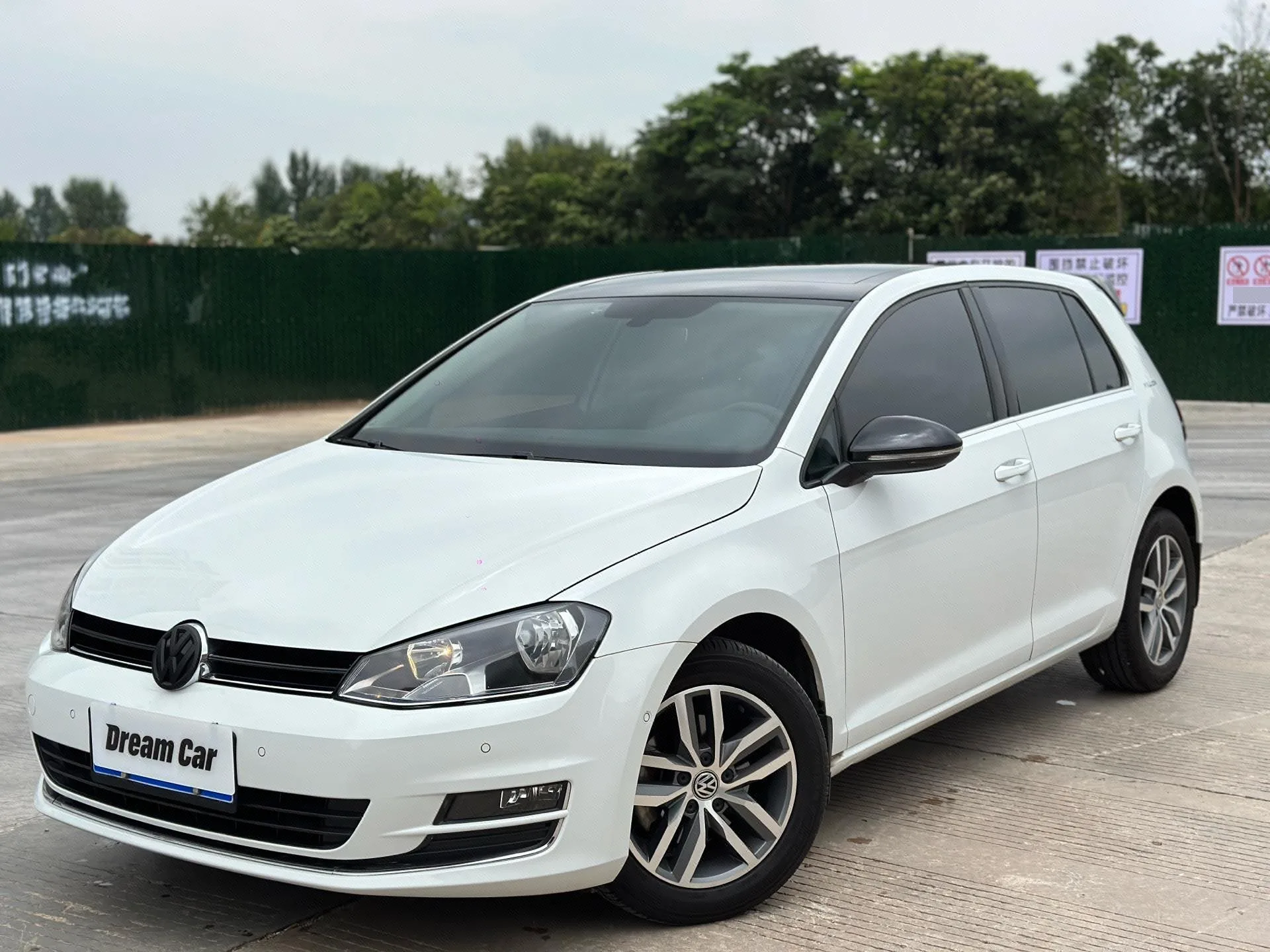 2017 Golf 230TSI Automatic Luxury Millionth Edition