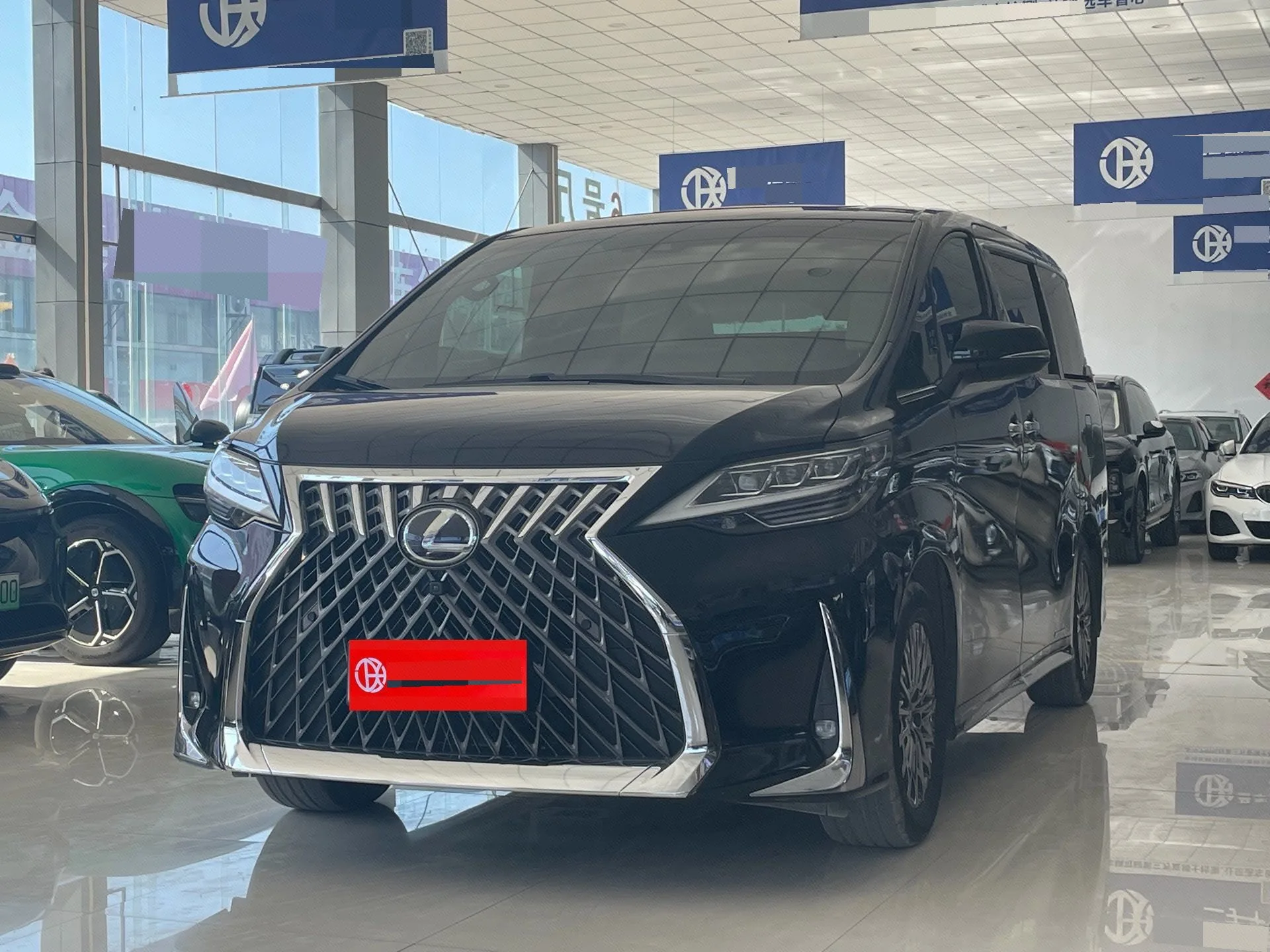 2020 Lexus LM 300h Four-Seater "Imperial" Edition