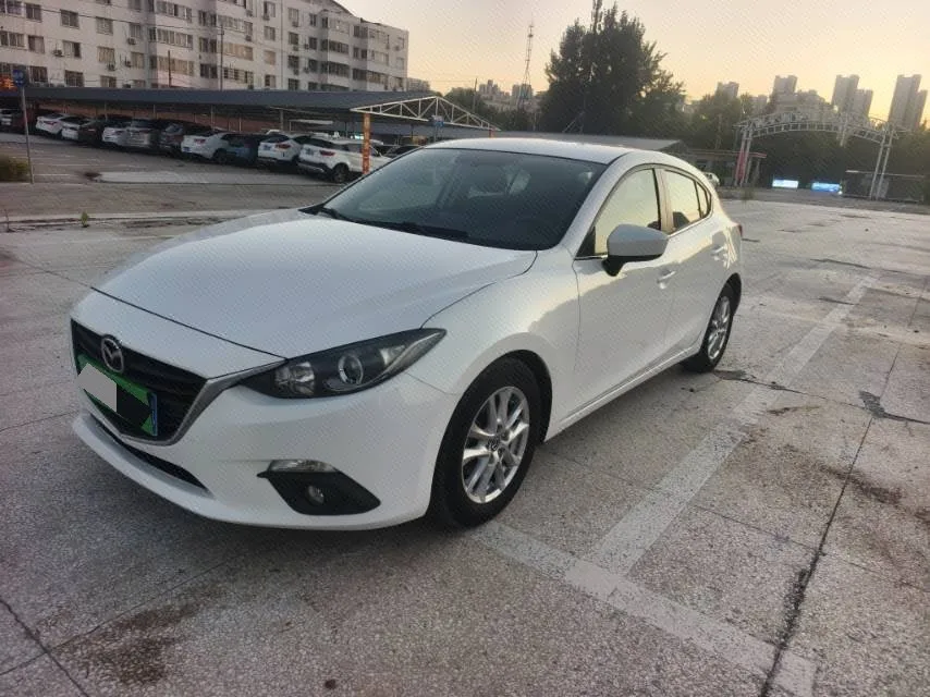 Mazda 3 Axela 2014 Model Year Mazda 3 Axela—Hatchback 1.5 SKYACTIV-G i-stop Comfort Trim Manual Transmission
