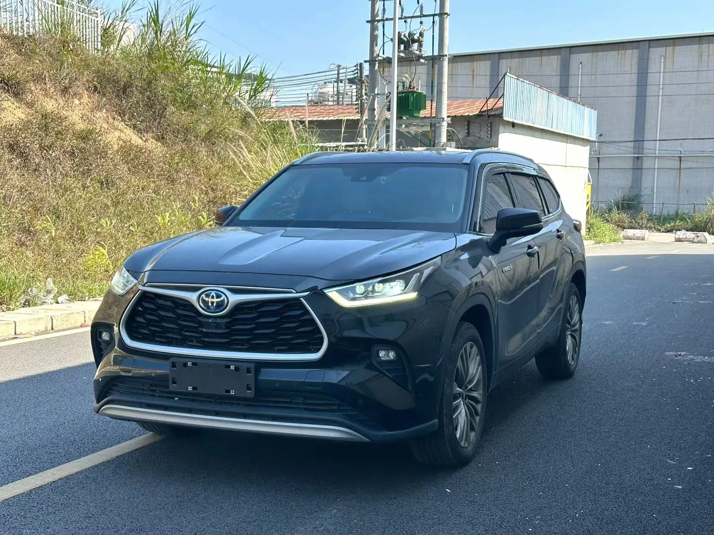 Toyota 2023 Highlander Hybrid 2.5L CVT Intelligent Electric Hybrid AWD Premium Edition 7-seater Automatic Transmission