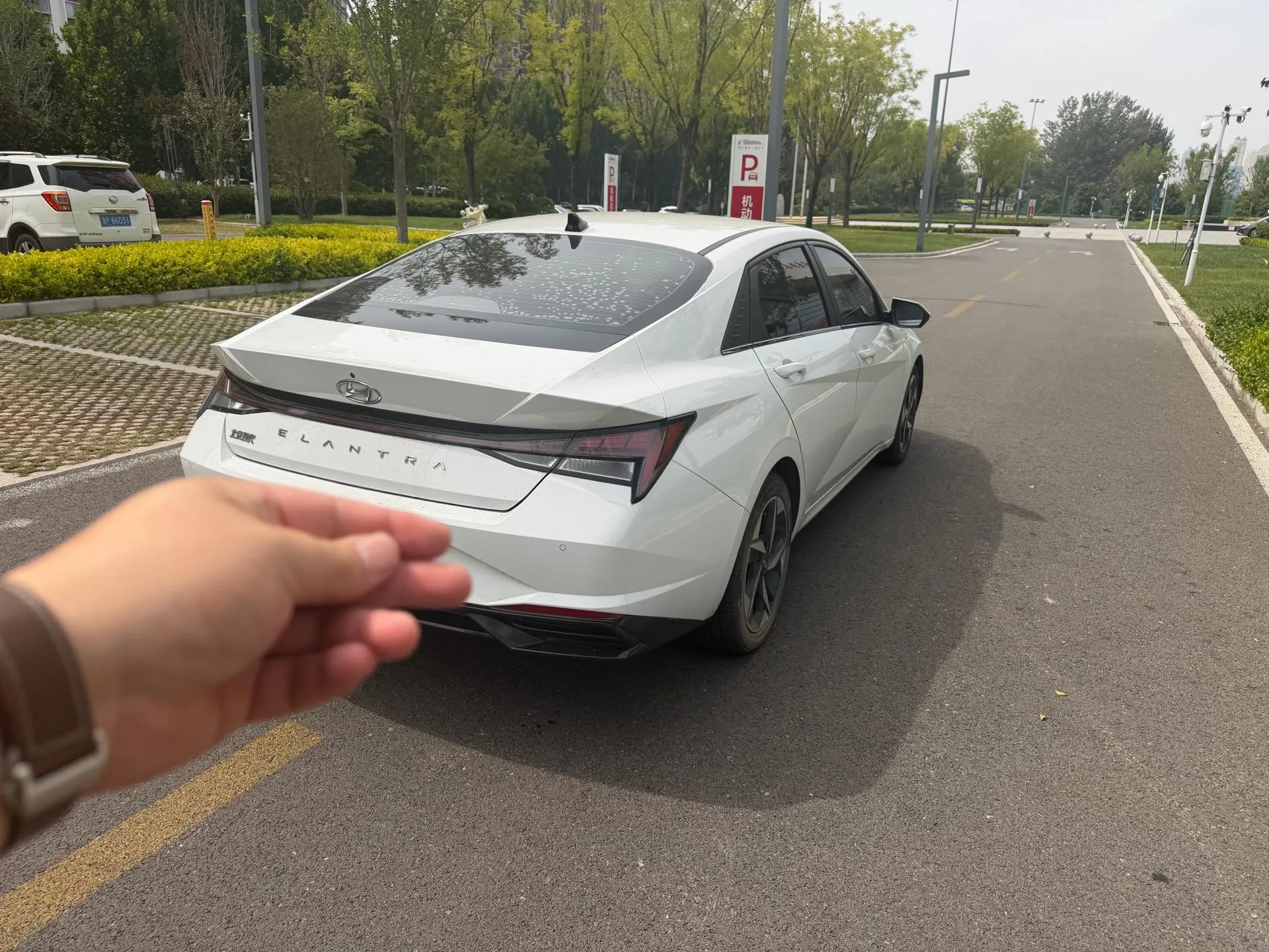 Hyundai Elantra 2022 1.5L CVT LUX Premium Edition