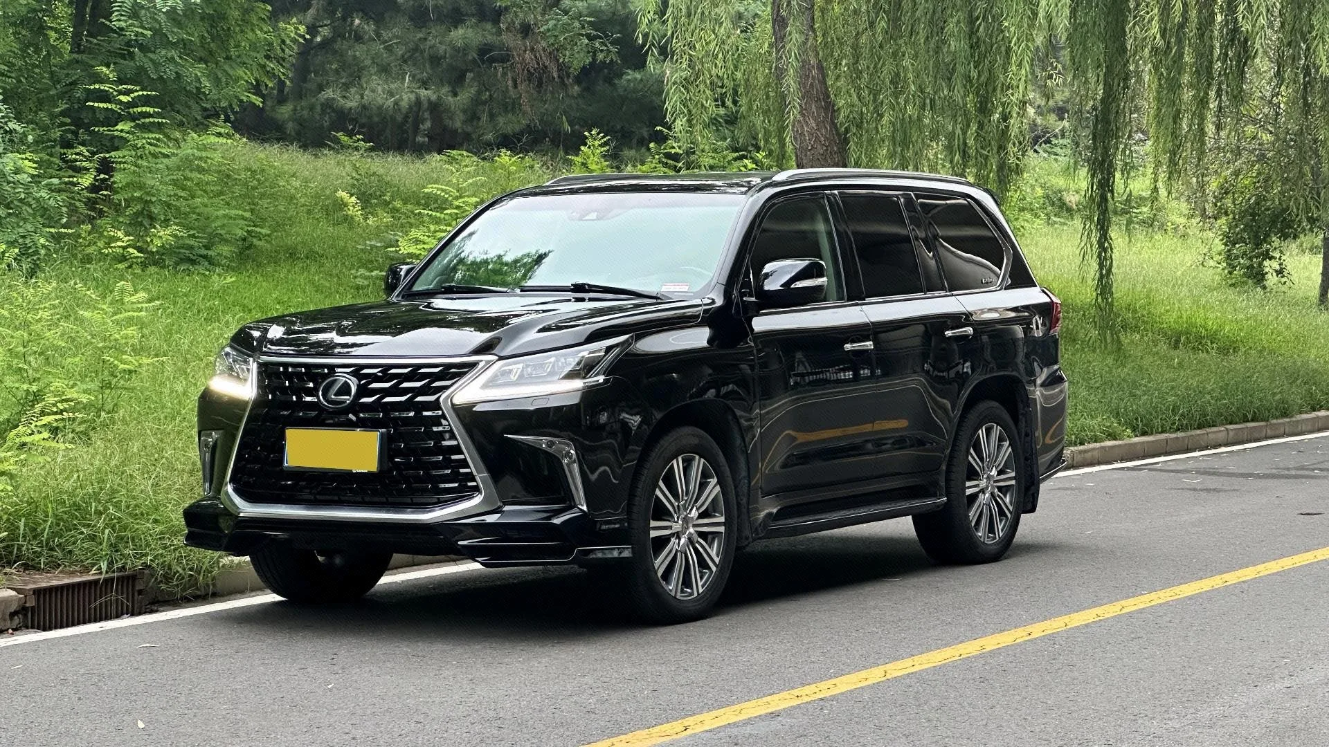 2016 Lexus LX 570 Premium Luxury Edition