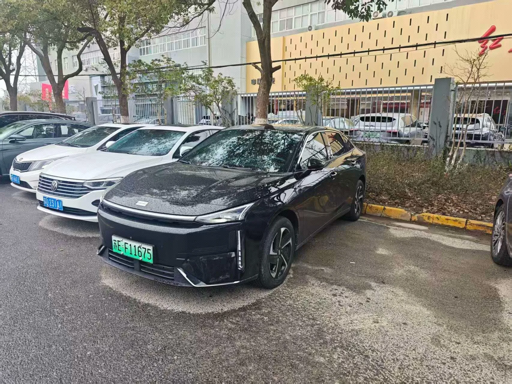 Geely Galaxy 2025 L6 EM-i 1.5 140km Exploration+ Edition Automatic