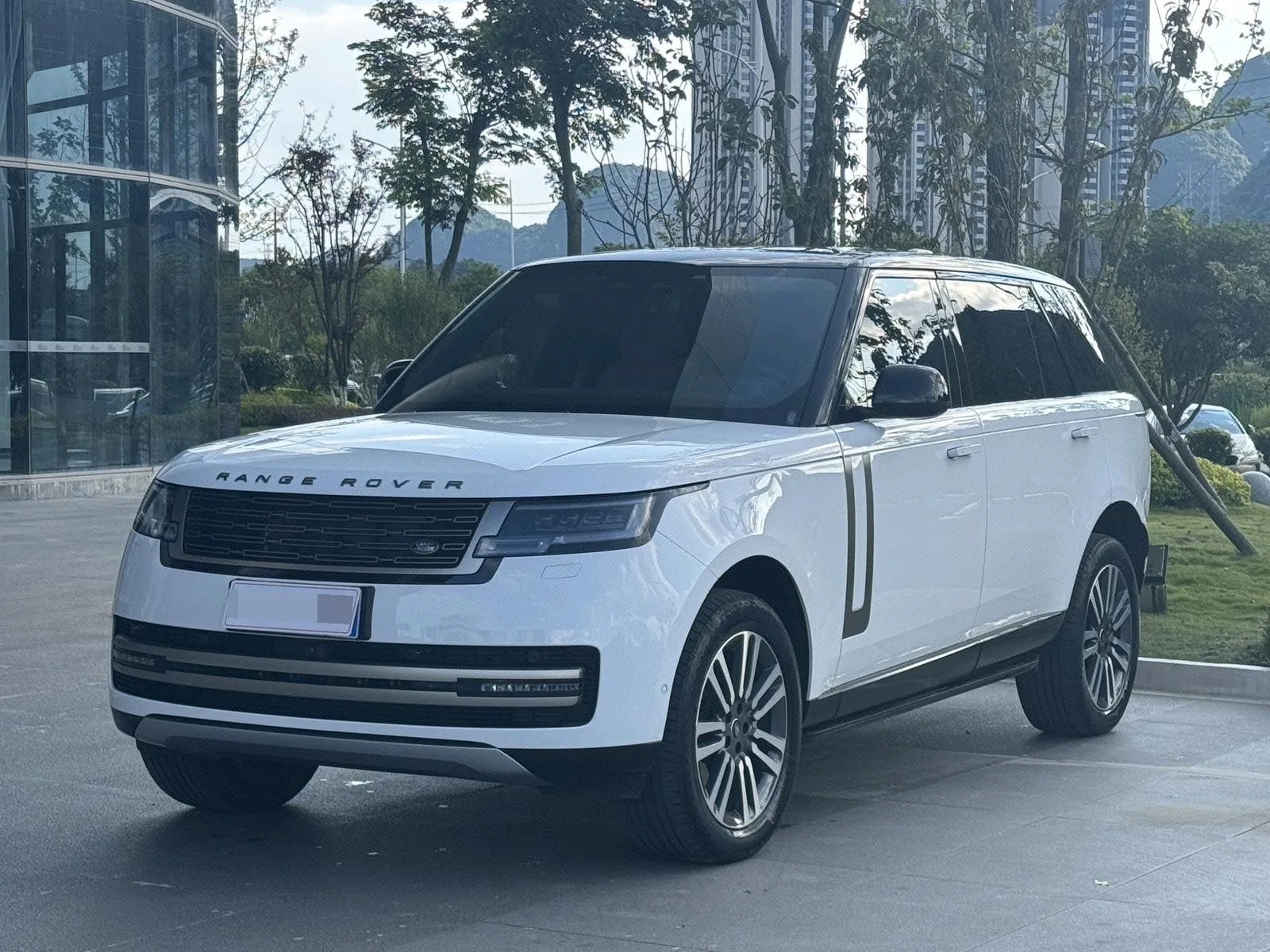 Range Rover 2024 3.0 L6 400PS Grand Long Wheelbase 7-Seater