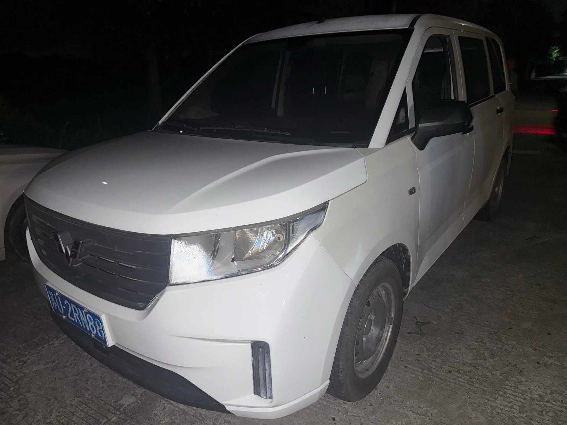 Wuling 2019 Hongguang PLUS 1.5T Standard 5-Seater Manual Transmission