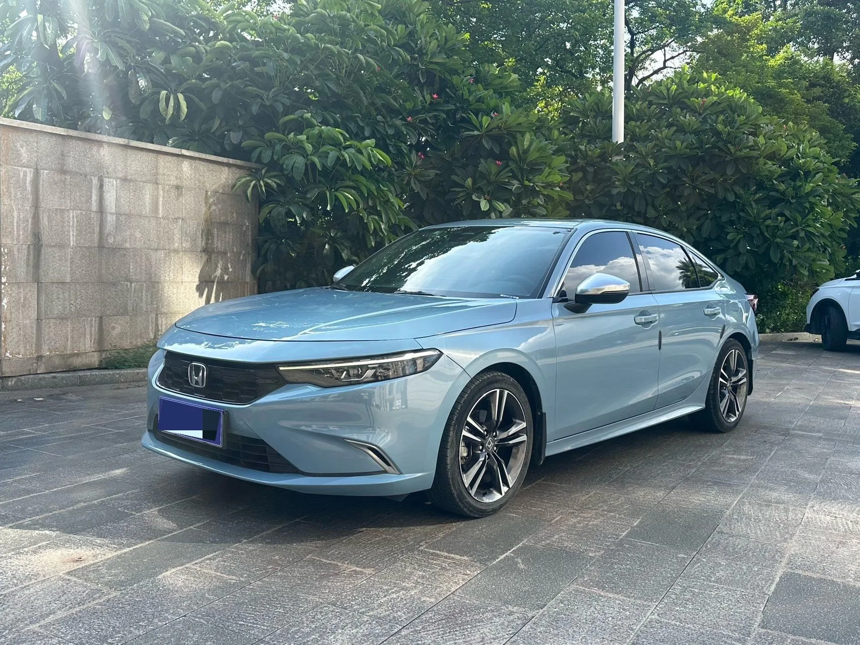 Stylish 2023 2.0L e:HEV High-Spec Edition