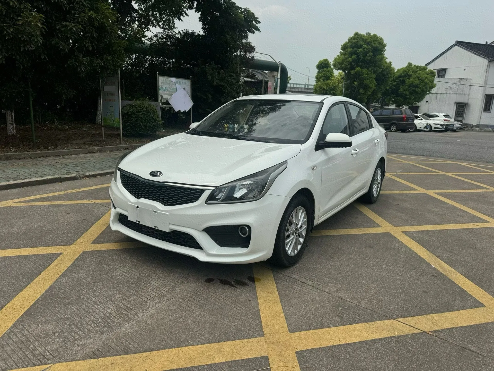 Kia K2 2017 Sedan 1.4L AT GLS