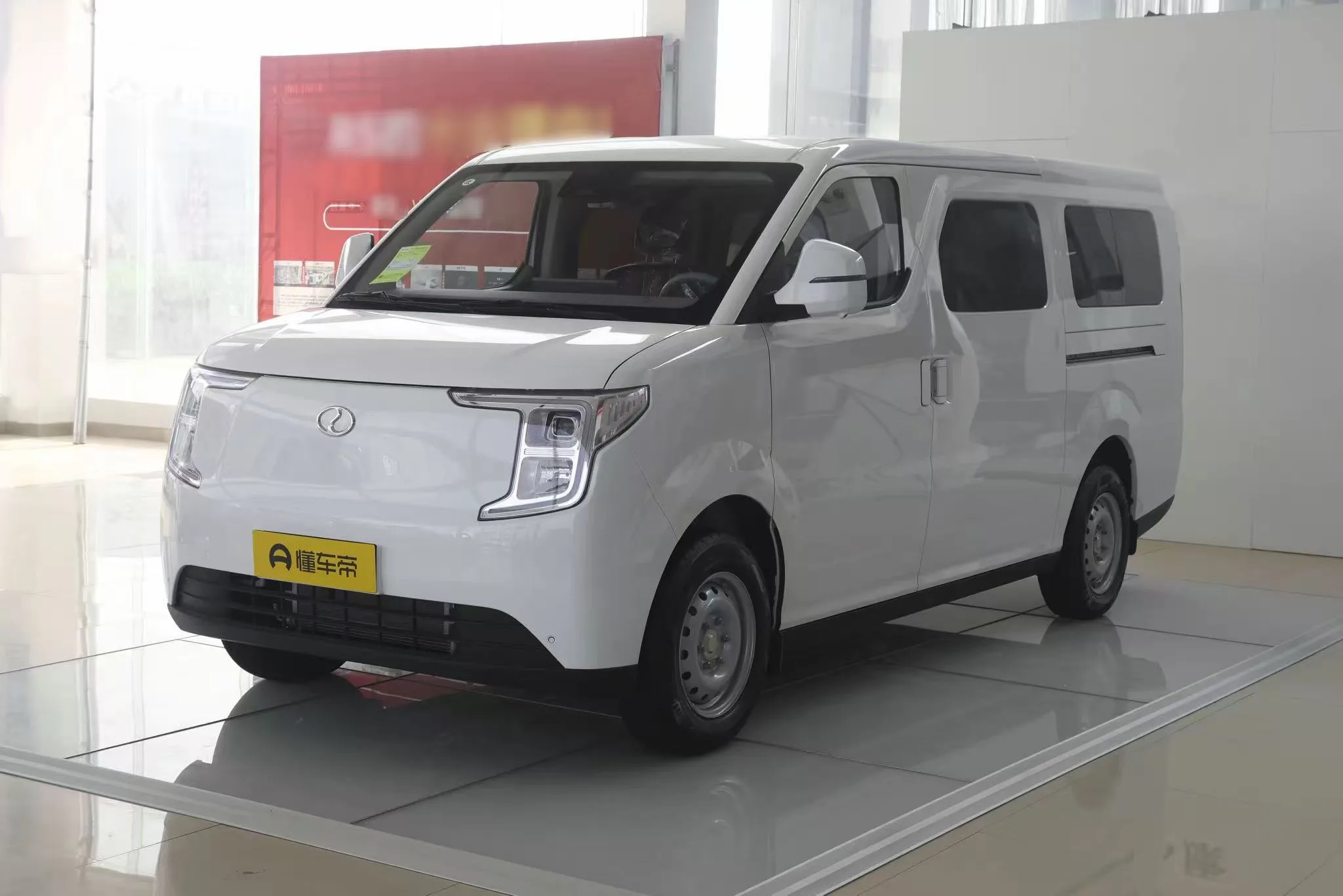 DFSK R5 Electric Van (6-seater) — Authorized new car for export from China (listing thumbnail)