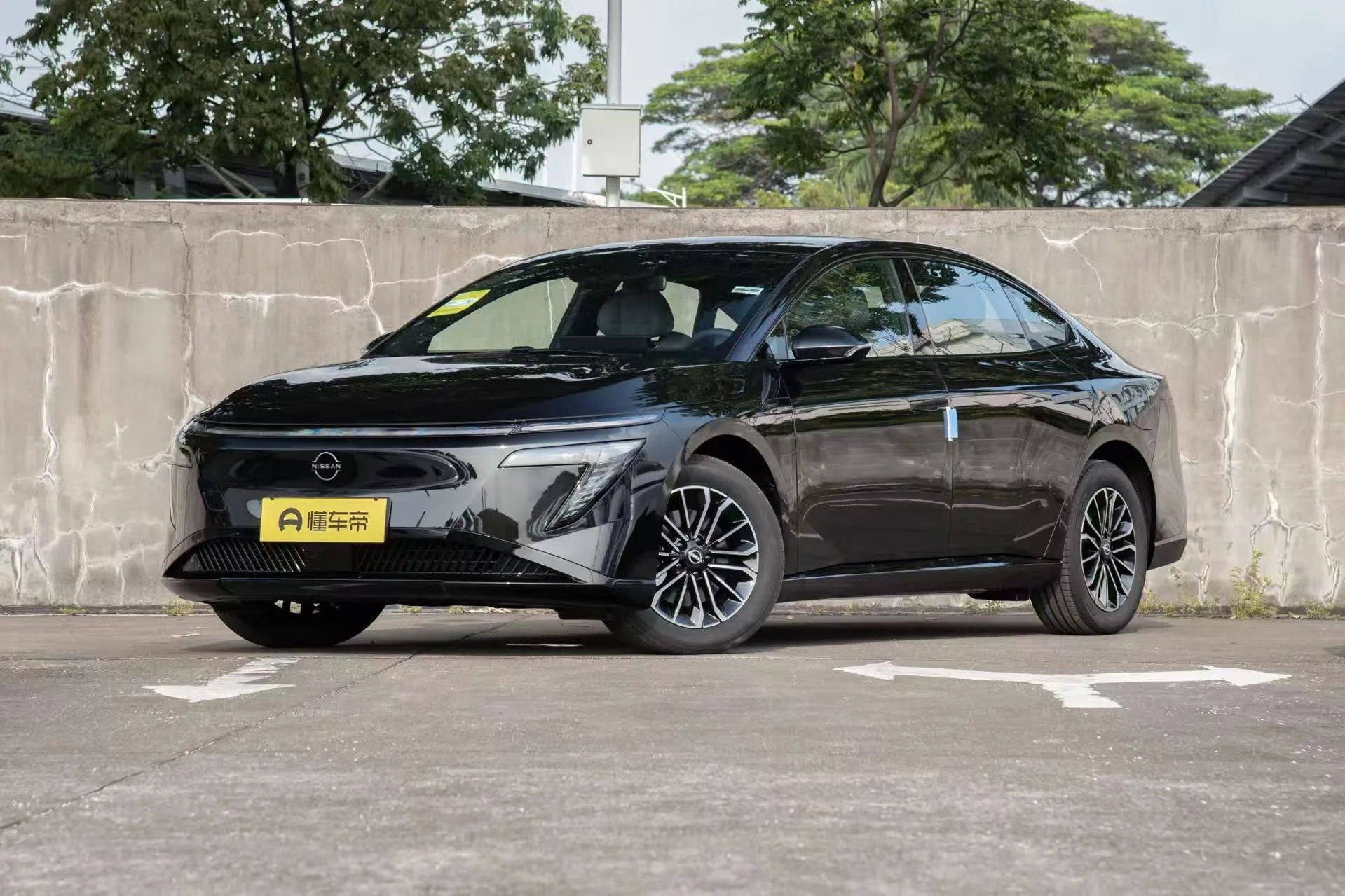 Nissan N7 — Authorized new car for export from China (listing thumbnail)