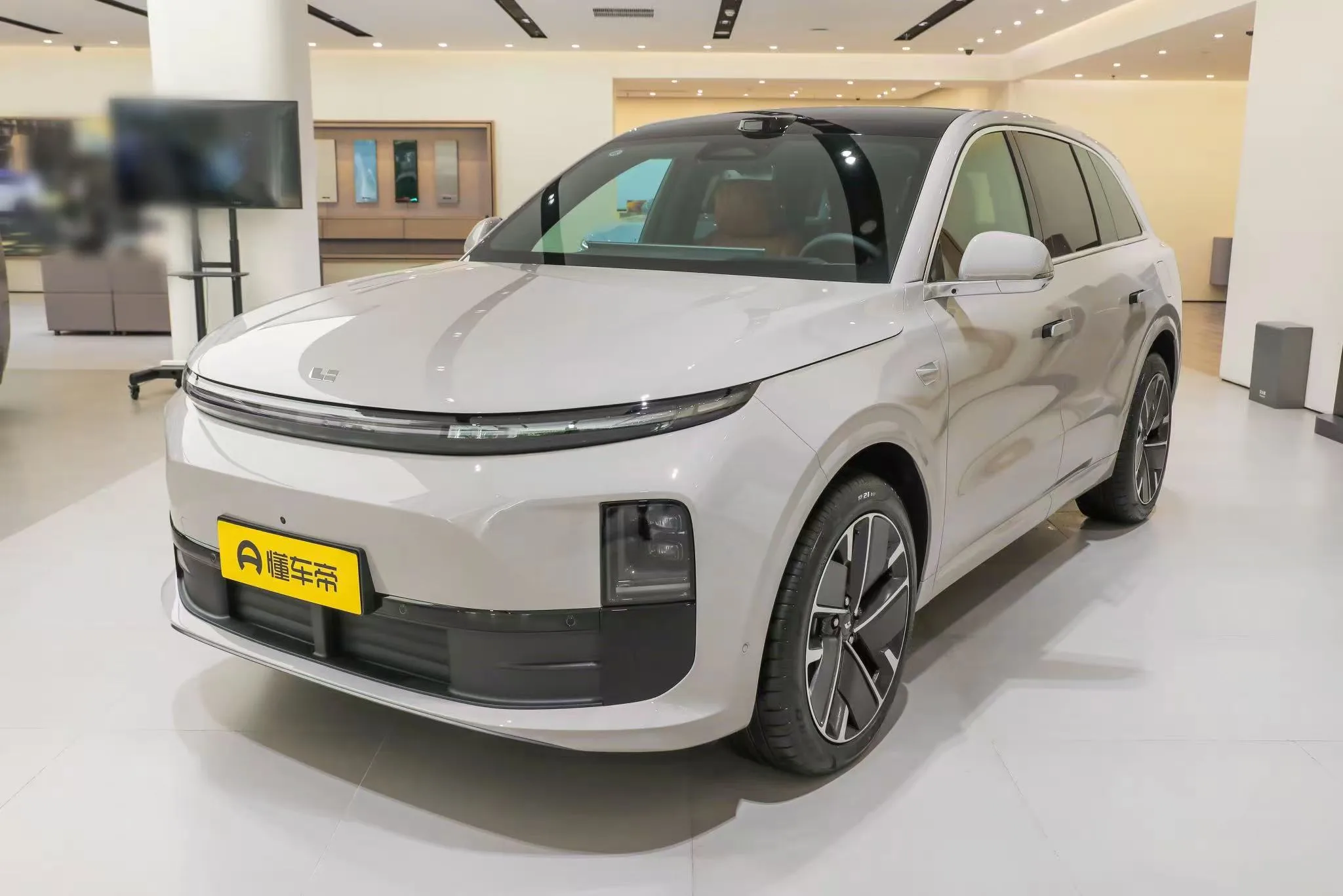 Li Auto L6 — Authorized new car for export from China (listing thumbnail)