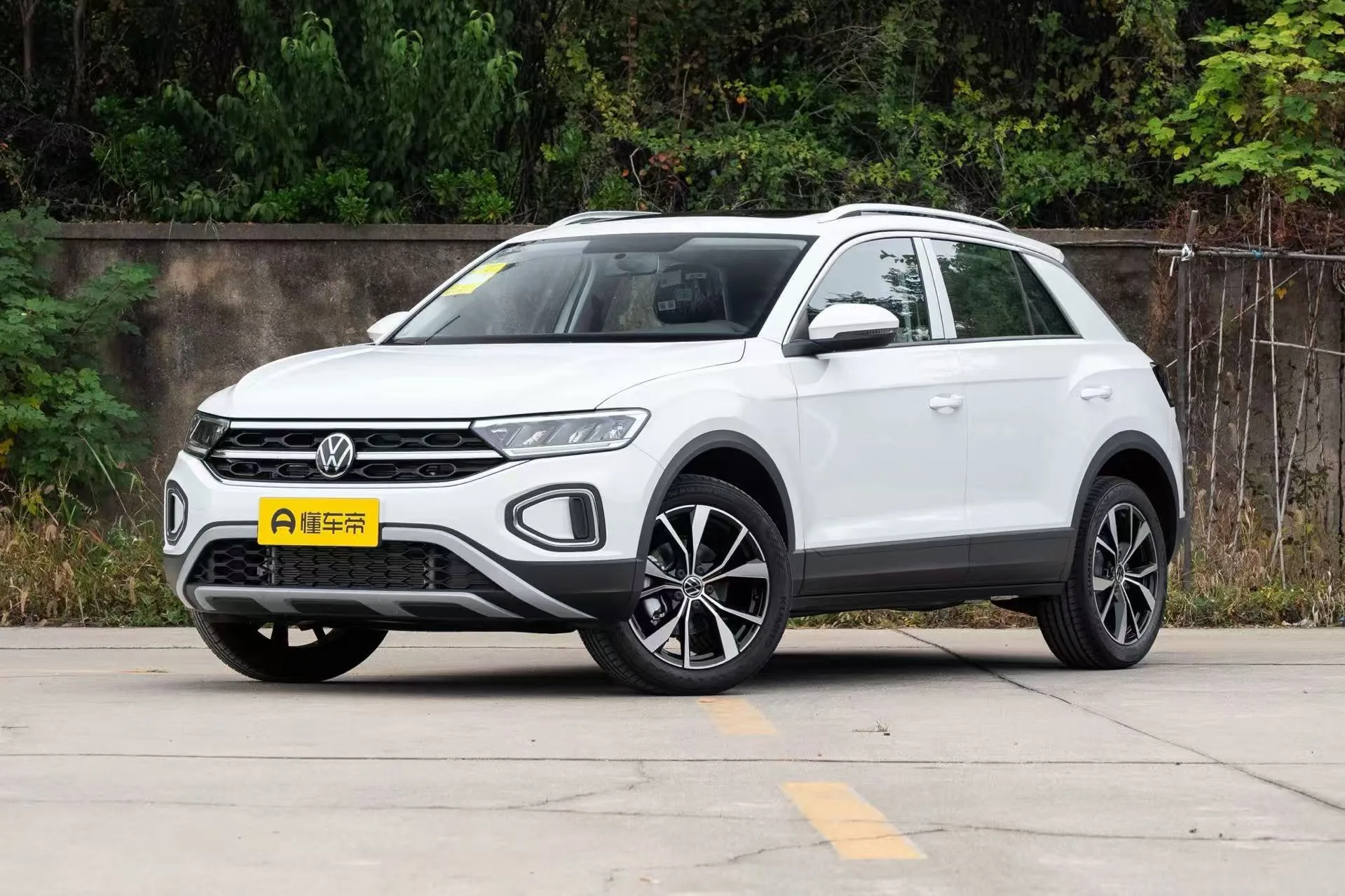 Volkswagen T-Roc  280TSI DSG 2WD Time Edition — Modified new car for export from China (listing thumbnail)