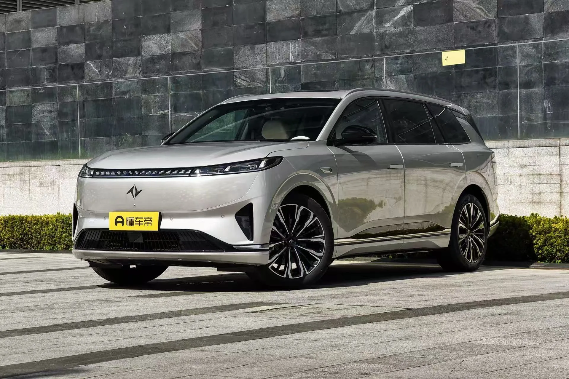 Dongfeng eπ 008